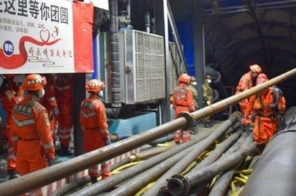 Trung Quốc: Các đội cứu hộ đã vào được hầm mỏ để giải cứu 21 công nhân bị mắc kẹt