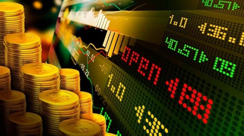 Nhiều sếp lớn ào ạt vung tiền gom cổ phiếu
