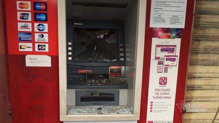 Tạm giữ đối tượng đập hàng loạt trụ ATM ở Bình Dương