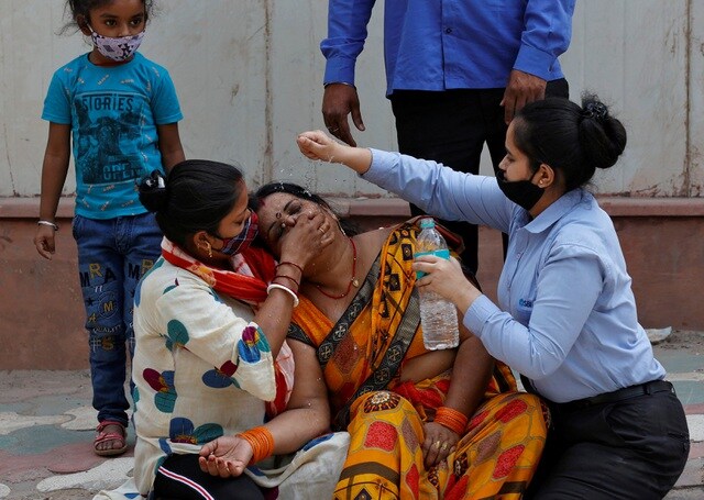 Thế giới ráo riết gửi "phao cứu sinh" giúp Ấn Độ thoát "sóng thần" Covid-19