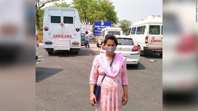 Bệnh nhân COVID-19 tại Ấn Độ: Nằm giường giấy, mòn mỏi chờ oxy và thuốc chữa