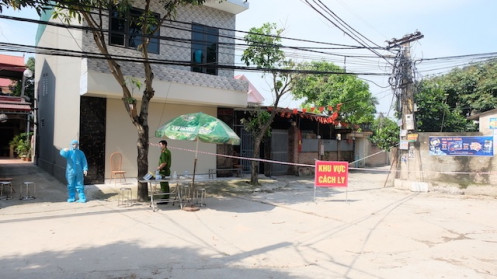 Hà Nội: Phong toả xóm nhỏ có 2 mẹ con dương tính lần 1 với SARS-CoV-2 tại huyện Sóc Sơn