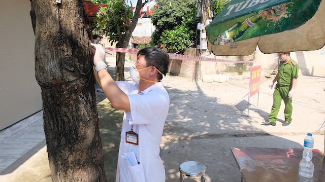 Hà Nội: Phong toả xóm nhỏ có 2 mẹ con dương tính lần 1 với SARS-CoV-2 tại huyện Sóc Sơn