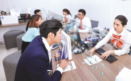 Ngân hàng và áp lực kênh dẫn tiền