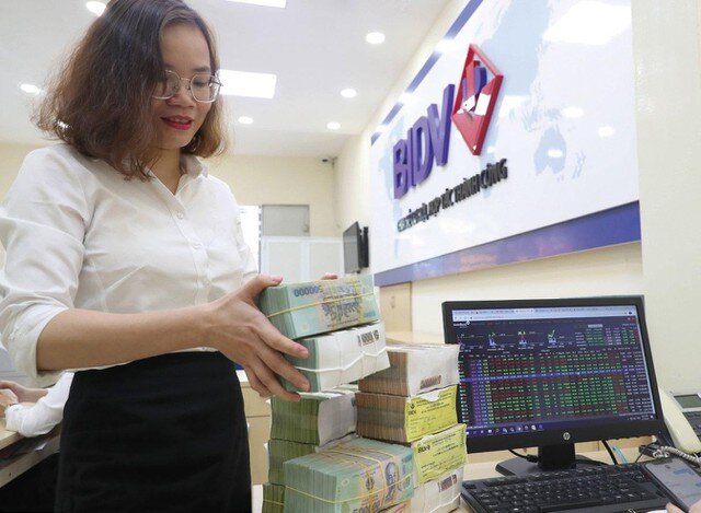 Cổ phiếu "vua" trở lại