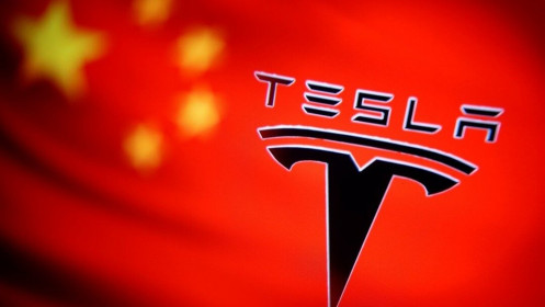 Doanh số sụt giảm, Tesla tìm cách ‘lấy lòng’ Trung Quốc