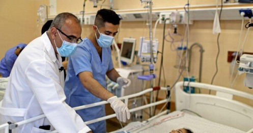 Xung đột Dải Gaza: Bệnh viện quá tải, vừa chữa trị người bị thương vừa chống COVID-19