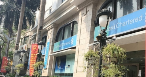 Chuyển động ngân hàng Việt: 'Tây ra, Á vào'