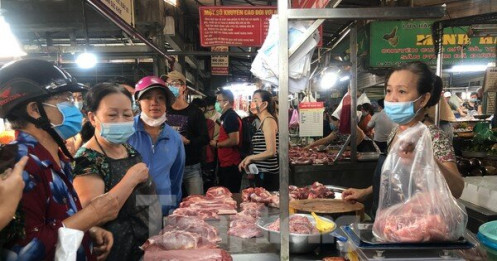 Thịt lợn hơi giảm giá, bán ra thị trường vẫn cao ngất ngưởng
