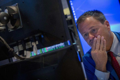Dow đóng cửa giảm với đà bán mạnh vào cuối phiên, cổ phiếu công nghệ mất đà