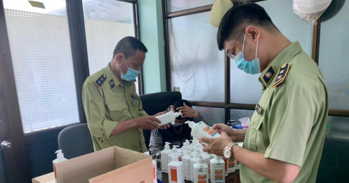 Hà Nội: Phát hiện 300 chai nước sát khuẩn tay có dấu hiệu giả mạo