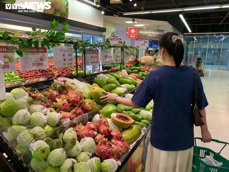 Vải đầu mùa bán tràn Hà Nội: Hút khách từ "chợ mạng", ven đường đến siêu thị