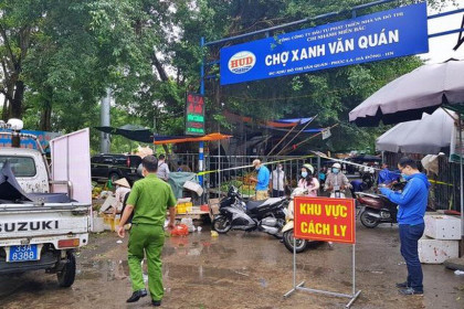 Hà Nội: Ca nghi mắc Covid-19 ghé qua, cả chợ Xanh Văn Quán bị phong tỏa