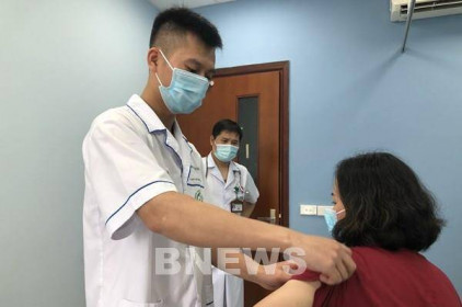 Hà Nội cần hơn 1.000 tỷ đồng để tiêm vaccine COVID-19 miễn phí cho người dân