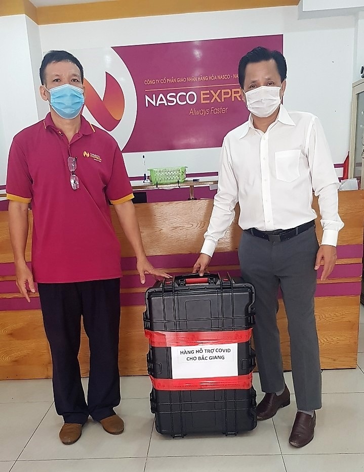 Vietnam Airlines vận chuyển máy X-quang phổi đến tâm dịch Covid-19