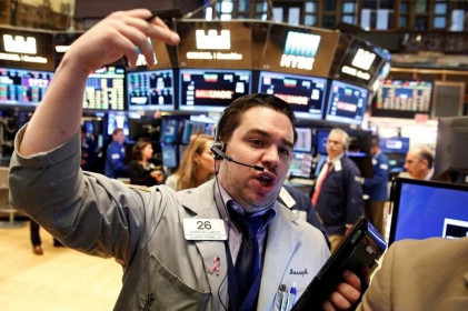 S&P 500 lập kỷ lục mới trước tiềm năng hồi phục kinh tế