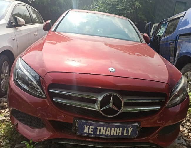Nóng tuần qua: Hàng trăm ô tô thanh lý giá "siêu rẻ", có xe chỉ hơn 100 triệu đồng
