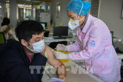 Trung Quốc: Ít nhất 70% dân số được tiêm vaccine COVID-19 vào cuối năm nay