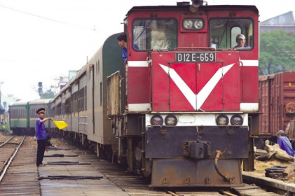 Doanh thu vận tải đường sắt giảm gần 50% do COVID-19
