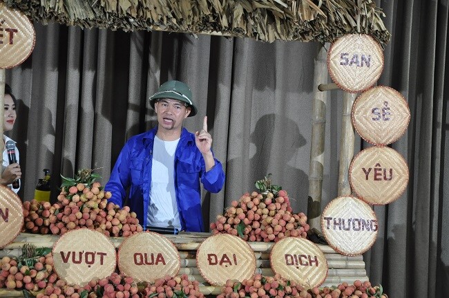 Nghệ sĩ Xuân Bắc livestream bán nông sản, chốt hơn 4.000 đơn chỉ trong vòng 1 giờ