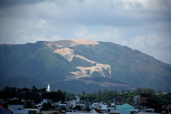 Núi Chín Khúc ở Nha Trang bị băm đứt từng khúc để làm đô thị, biệt thự