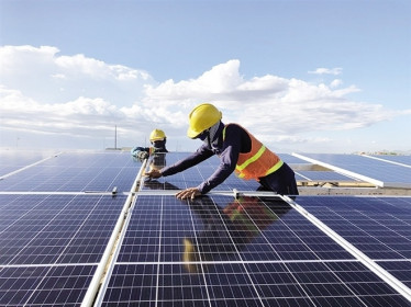 Giải bài toán thừa điện mặt trời thế nào để cứu doanh nghiệp