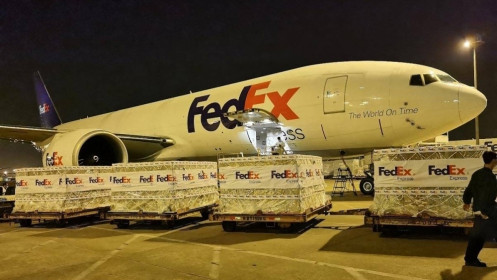 FedEx tặng chuyến bay thứ ba vận chuyển dụng cụ y tế thiết yếu hỗ trợ Ấn Độ chống lại Covid-19