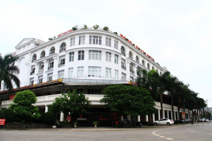 Khách sạn Đông Á (DAH) vẫn chồng chất khó khăn