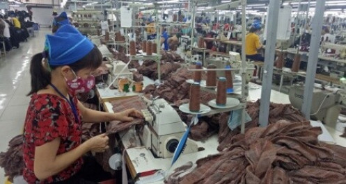 Khó khăn bủa vây, doanh nghiệp dệt may phải tạm dừng sản xuất