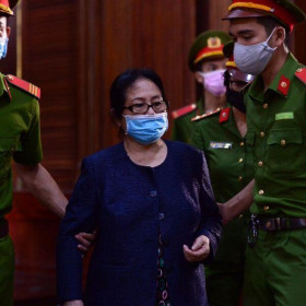 Vụ nữ đại gia Dương Thị Bạch Diệp bị cáo buộc lừa đảo: Tiếp tục dời ngày xét xử