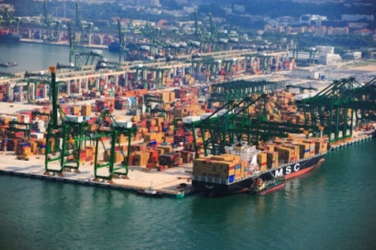 Nghịch lý phí bốc dỡ container tại cảng: Nhìn từ Singapore