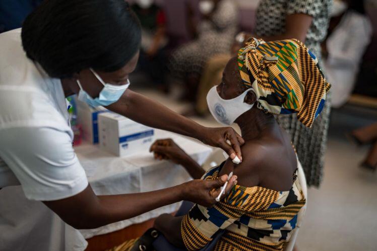 Châu Phi chật vật đối phó dịch, tìm nguồn cung vaccine Covid-19
