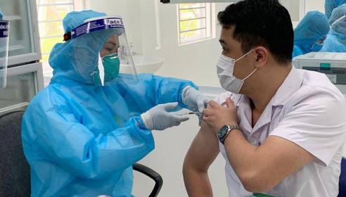 Việt Nam chậm một bước trong cuộc “tranh mua” vaccine toàn cầu