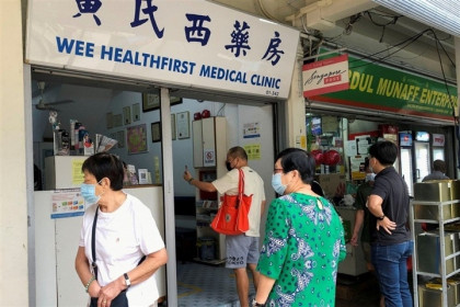 Lý do dân Singapore đổ xô đi tiêm vaccine Trung Quốc