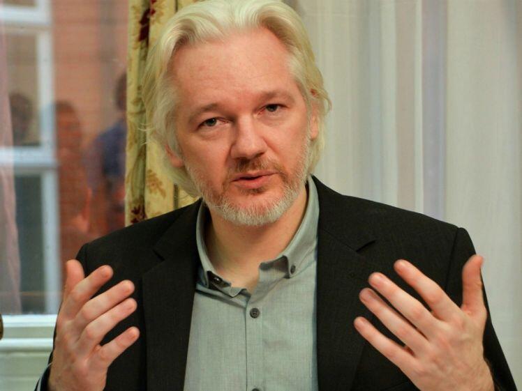 Sau McAfee, Edward Snowden cảnh báo nhà sáng lập WikiLeaks là 'người tiếp theo'