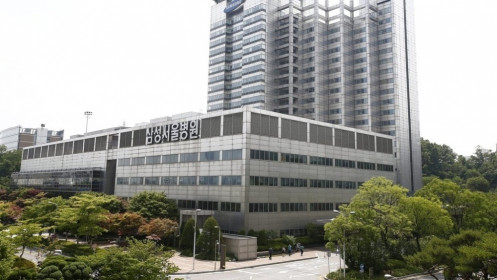 Nhiều tập đoàn lớn của Hàn Quốc xúc tiến tự tiêm vaccine Covid-19 cho nhân viên