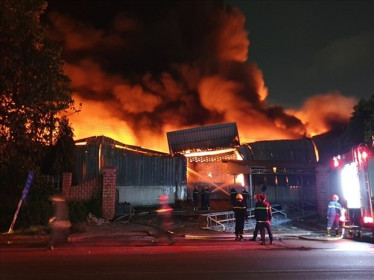 Cháy nhà kho tại KCN Sóng Thần 1: Diện tích thiệt hại lên đến 1.000m2