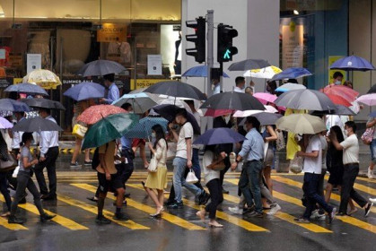 Mưa bão ảnh hưởng, sàn giao dịch chứng khoán Hong Kong (Trung Quốc) hủy giao dịch sáng