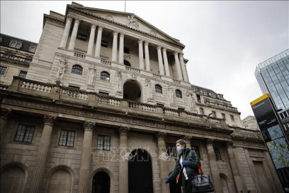 Ngân hàng trung ương Anh giữ nguyên chính sách tiền tệ siêu nới lỏng