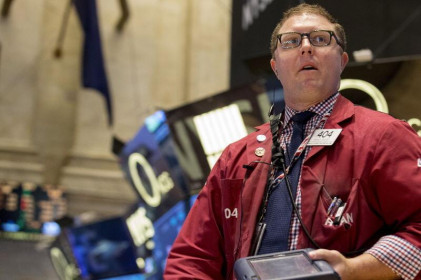 S&P 500 tăng lên kỷ lục mới vào phiên mở cửa, dẫn đầu bởi các cổ phiếu ngân hàng