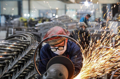 Sản xuất công nghiệp của Trung Quốc tăng chậm lại trong tháng Sáu