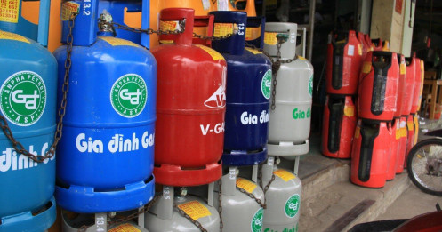 Giá gas tăng sốc, mua bình 12kg trả gần 430.000 đồng