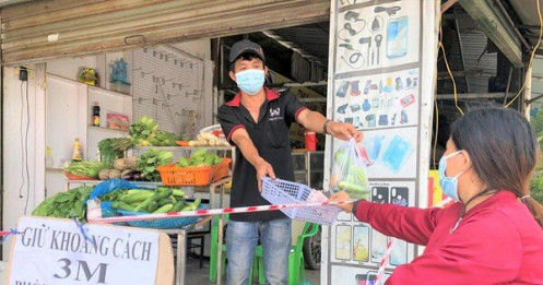'Siết' chợ dân sinh: Giá nhiều mặt hàng tăng vọt
