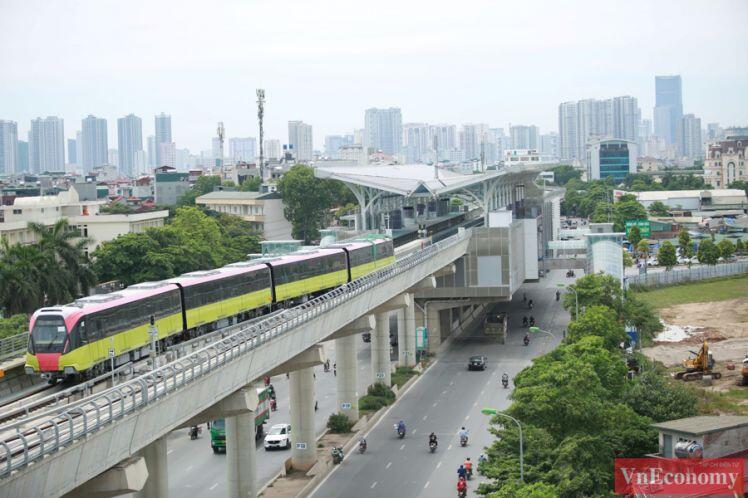 Cận cảnh đoàn tàu metro Nhổn - ga Hà Nội chạy thử nghiệm an toàn