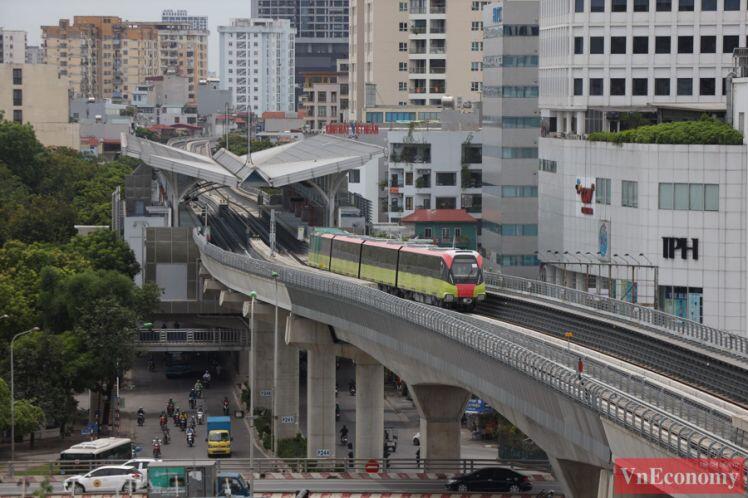 Cận cảnh đoàn tàu metro Nhổn - ga Hà Nội chạy thử nghiệm an toàn