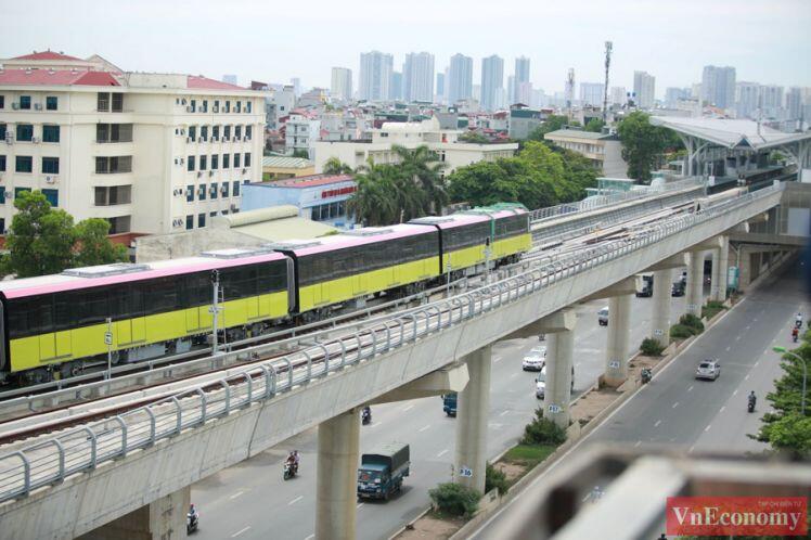 Cận cảnh đoàn tàu metro Nhổn - ga Hà Nội chạy thử nghiệm an toàn