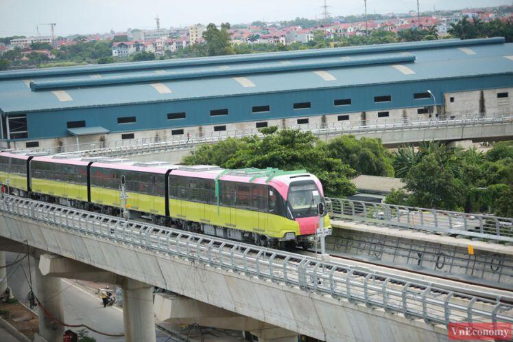 Cận cảnh đoàn tàu metro Nhổn - ga Hà Nội chạy thử nghiệm an toàn