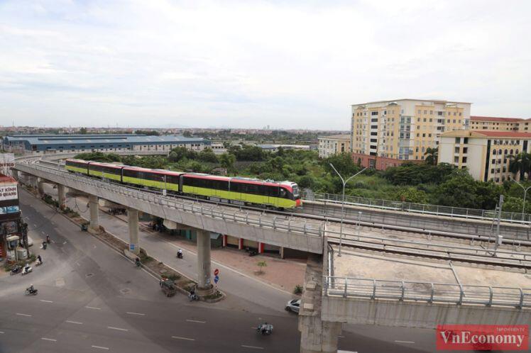 Cận cảnh đoàn tàu metro Nhổn - ga Hà Nội chạy thử nghiệm an toàn