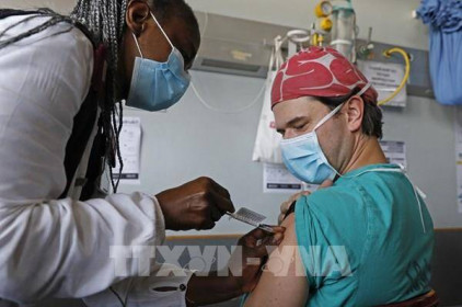 Mới hơn 1% dân số châu Phi được tiêm vaccine phòng COVID-19