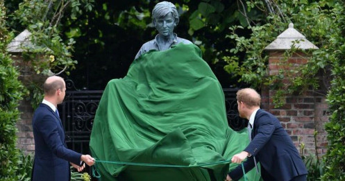 Gác lại "sóng ngầm", Hoàng tử William - Harry hội ngộ vì Công nương Diana